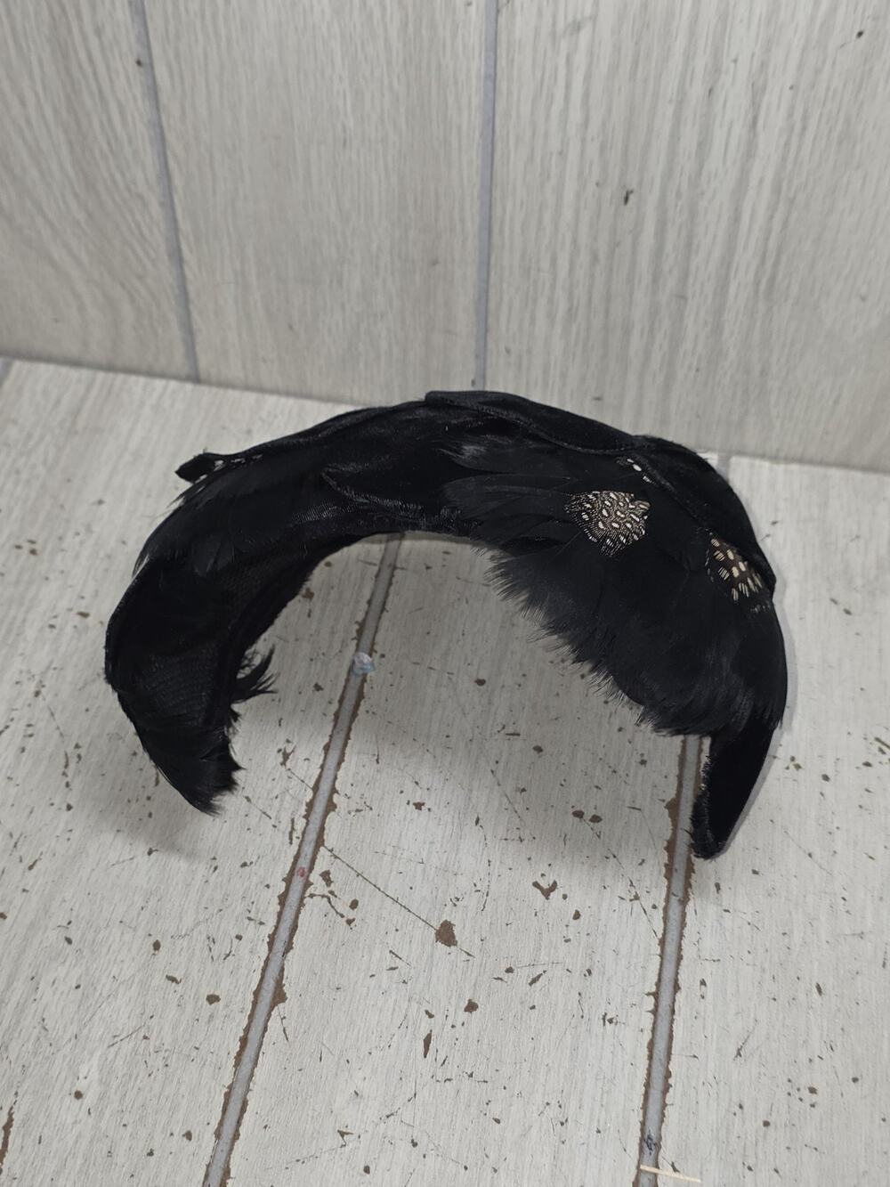 1920s Flapper Ladies Solid Black Crushed Velvet Skull Cap Hat Feathers Vintage